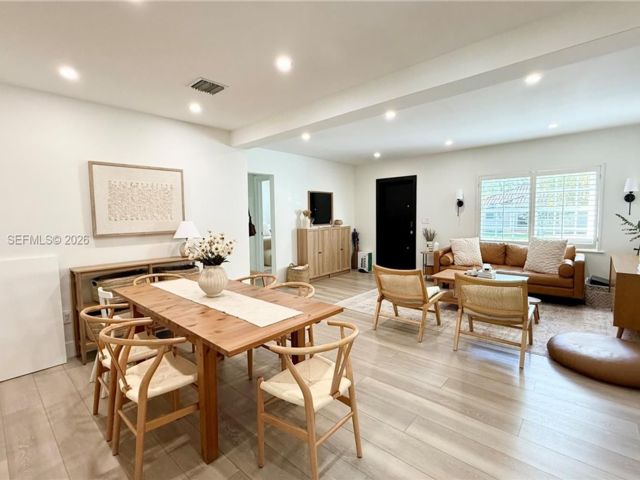  3 BR,  3.00 BTH &nbsp; style home in Miami