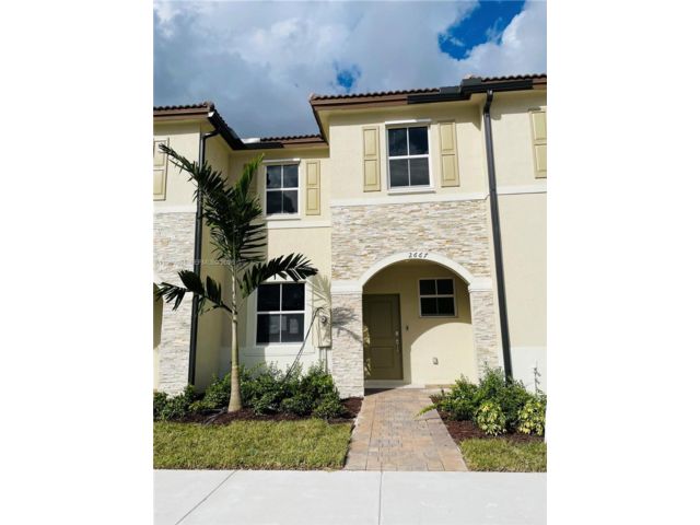  4 BR,  2.50 BTH &nbsp;Villa style home in Homestead