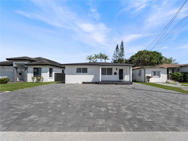  3 BR,  2.00 BTH &nbsp; style home in Miami