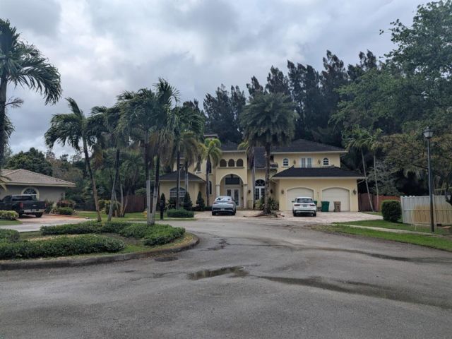  4 BR,  3.50 BTH &nbsp; style home in Davie
