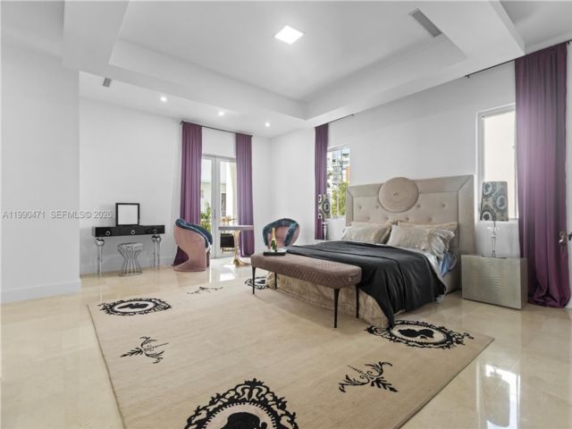  4 BR,  4.50 BTH &nbsp; style home in Miami