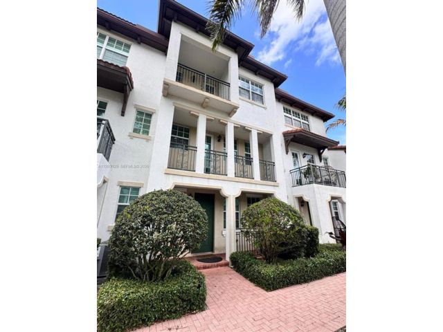  3 BR,  3.50 BTH &nbsp;Townhouse style home in Miramar