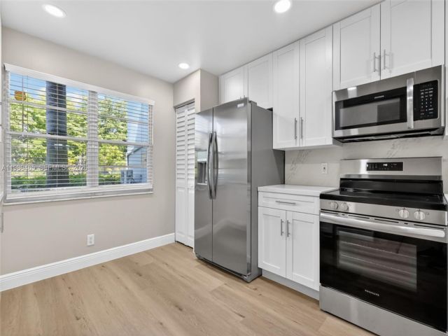  2 BR,  2.00 BTH &nbsp; style home in Pembroke Pines