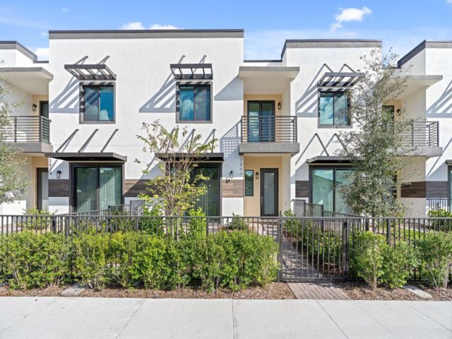  3 BR,  3.50 BTH &nbsp; style home in West Palm Beach