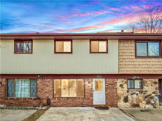  3 BR,  2.00 BTH &nbsp;Single family style home in Huguenot