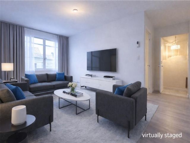  3 BR,  2.00 BTH &nbsp;Multi-family style home in College Point