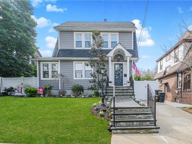  4 BR,  4.00 BTH &nbsp;Single family style home in Randall Manor