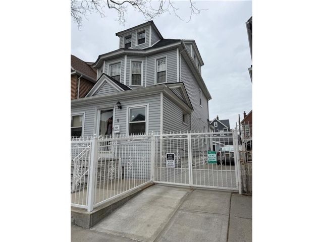  5 BR,  2.00 BTH &nbsp;Single family style home in Jamaica