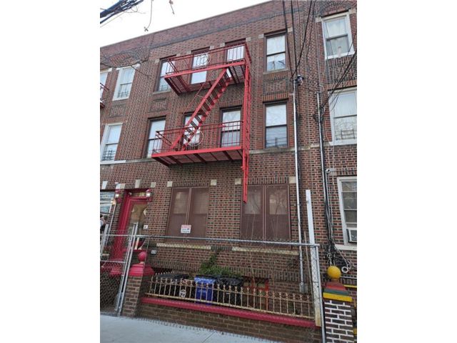 12 BR,  6.00 BTH &nbsp;Multi-family style home in East New York