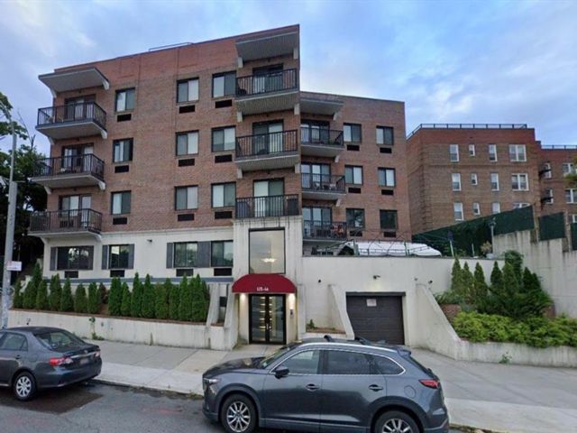  2 BR,  1.00 BTH &nbsp;Condominium style home in Briarwood