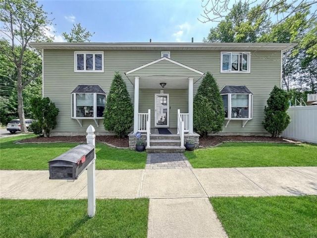 Studio,  3.00 BTH &nbsp;Multi-family style home in Huguenot