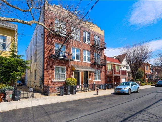 12 BR,  6.00 BTH &nbsp;Multi-family style home in Dyker Heights