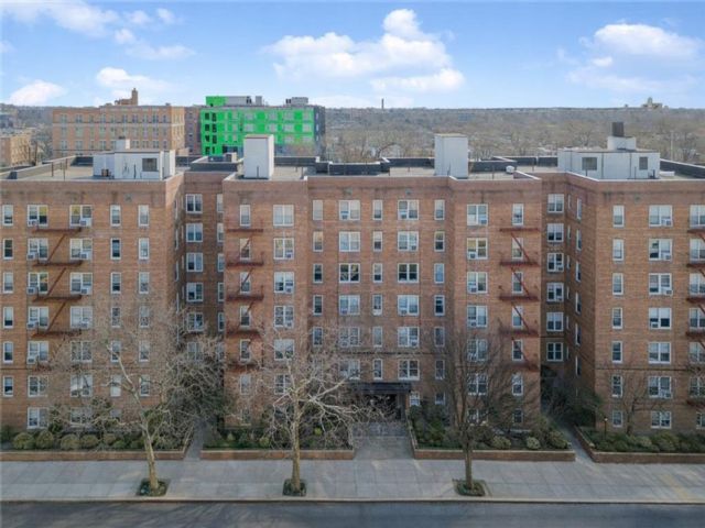  1 BR,  1.00 BTH &nbsp;Co-op style home in Sheepshead Bay