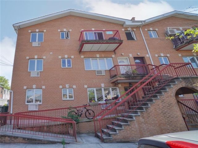  2 BR,  2.00 BTH &nbsp;Condominium style home in Sheepshead Bay