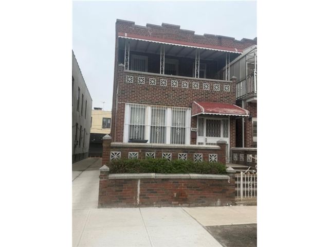  7 BR,  3.00 BTH &nbsp;Multi-family style home in Bensonhurst