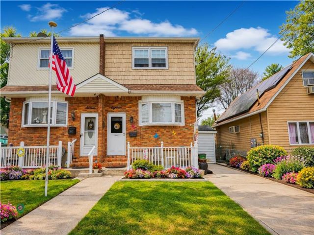  3 BR,  2.00 BTH &nbsp;Single family style home in Travis