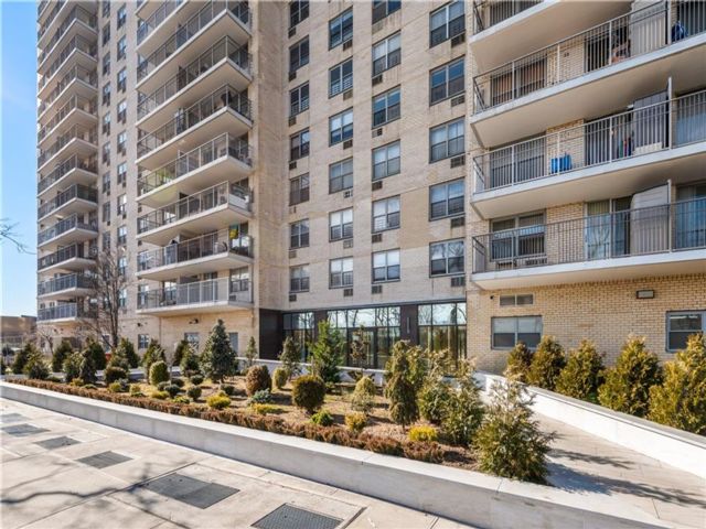 [Brighton Beach Real Estate, listing number 3335460]