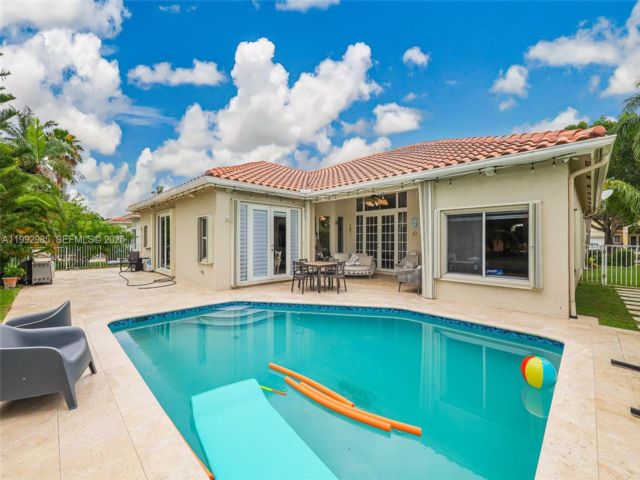  4 BR,  2.50 BTH &nbsp; style home in Pembroke Pines