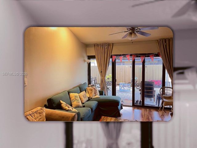 [PHOTO]