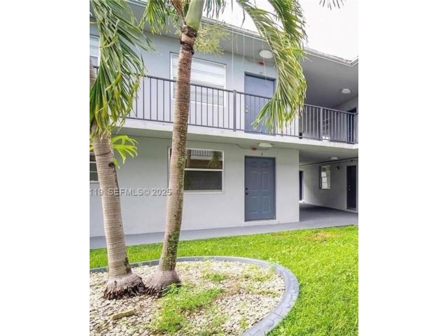  2 BR,  2.00 BTH &nbsp;Apartment style home in Miami