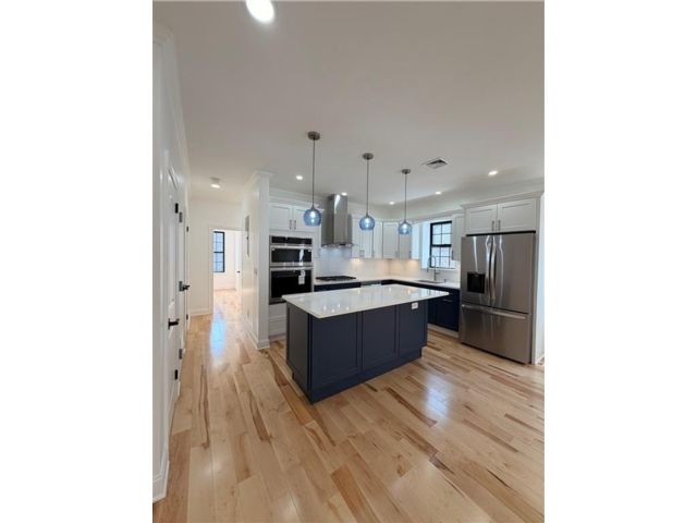  3 BR,  1.00 BTH &nbsp;Multi-family style home in Cypress Hills