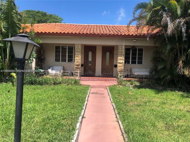  2 BR,  1.00 BTH &nbsp; style home in Biscayne Park