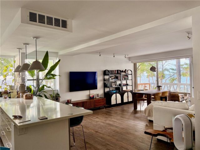  2 BR,  2.00 BTH &nbsp; style home in Miami