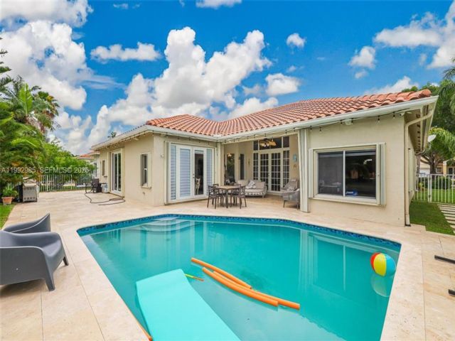  4 BR,  2.50 BTH &nbsp; style home in Pembroke Pines