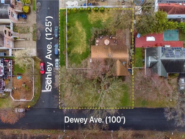  3 BR,  3.00 BTH &nbsp;Single family style home in Great Kill