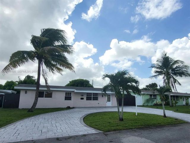  5 BR,  3.00 BTH &nbsp; style home in Pembroke Pines