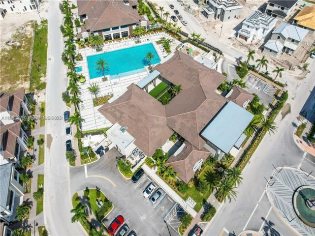  4 BR,  3.00 BTH &nbsp;Townhouse style home in Miami