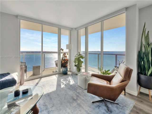  2 BR,  2.00 BTH &nbsp;Condo style home in Miami