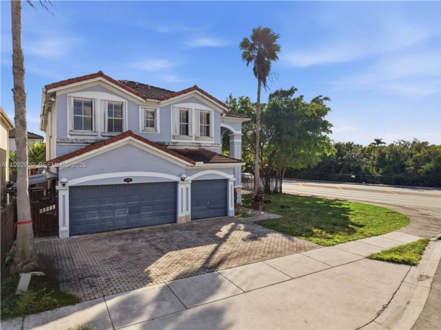  5 BR,  3.00 BTH &nbsp; style home in Miami