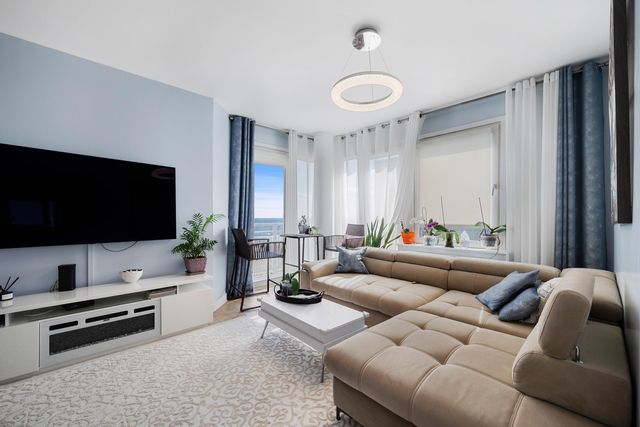  2 BR,  2.00 BTH &nbsp;Condo style home in Rockaway Park