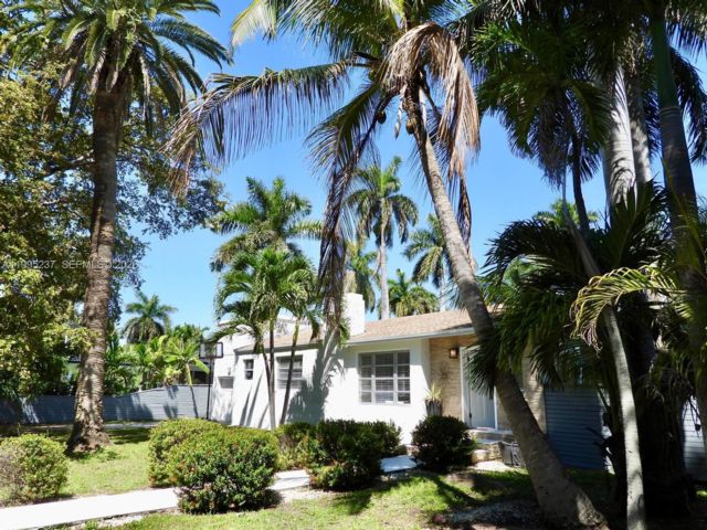  3 BR,  2.00 BTH &nbsp; style home in Hollywood