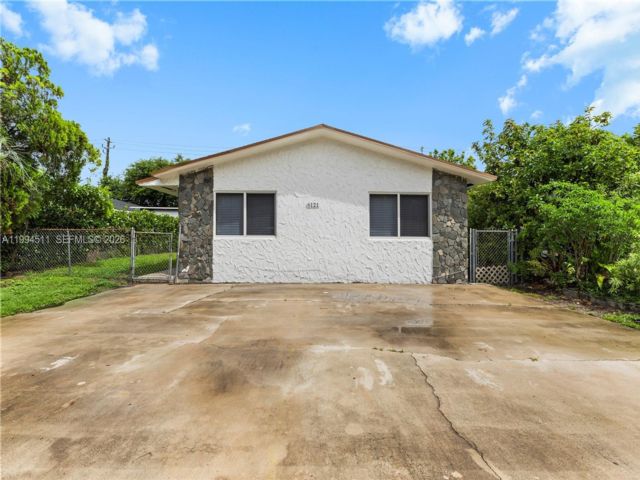  2 BR,  2.00 BTH &nbsp; style home in Miramar