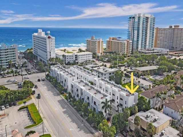  4 BR,  3.50 BTH &nbsp;Townhouse style home in Pompano Beach