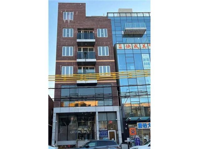  2 BR,  1.00 BTH &nbsp;Condominium style home in Sunset Park