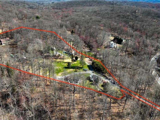 12 BR,  7.50 BTH &nbsp;Multi-family style home in Lake Mahopac