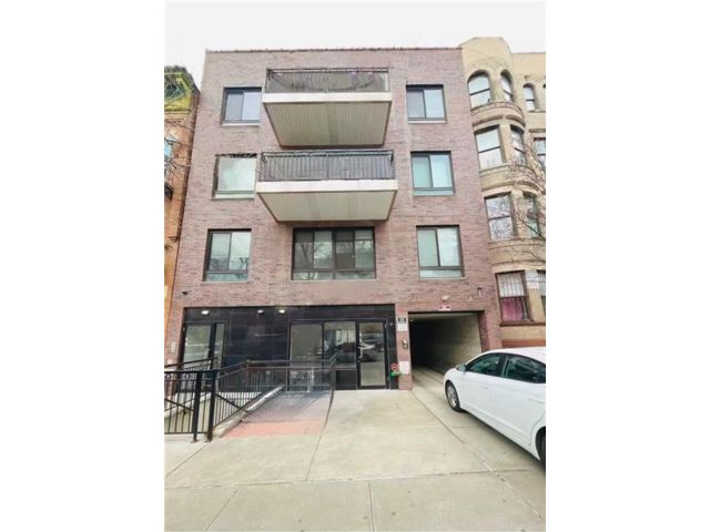  2 BR,  2.00 BTH &nbsp;Condominium style home in Sunset Park