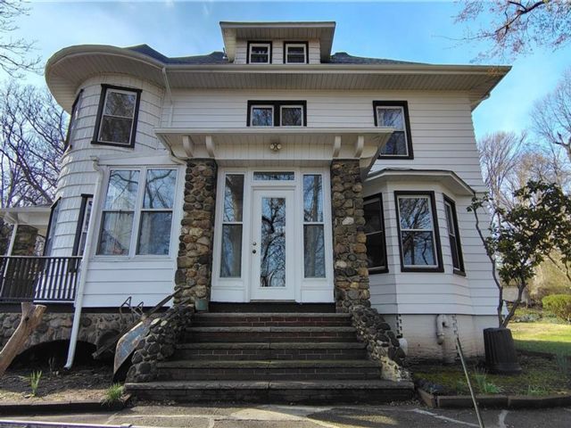  5 BR,  5.00 BTH &nbsp;Single family style home in Emerson Hill