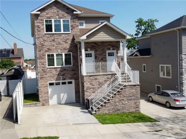  6 BR,  5.00 BTH &nbsp;Multi-family style home in Tottenville
