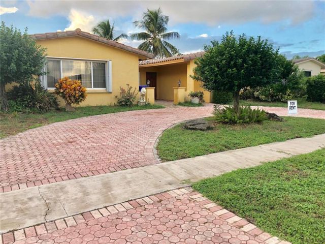  4 BR,  2.00 BTH &nbsp; style home in Pembroke Pines
