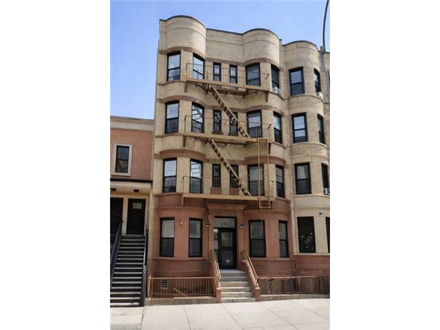 10 BR,  8.00 BTH &nbsp;Multi-family style home in Crown Heights