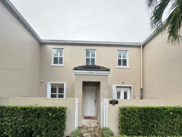  2 BR,  2.50 BTH &nbsp;Townhouse style home in Miami