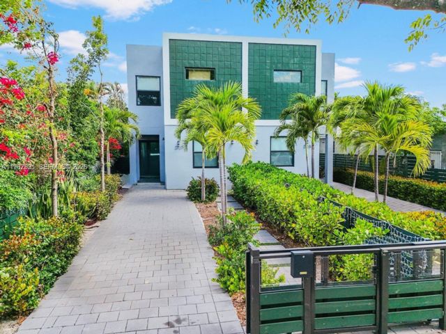  4 BR,  4.00 BTH &nbsp; style home in Miami