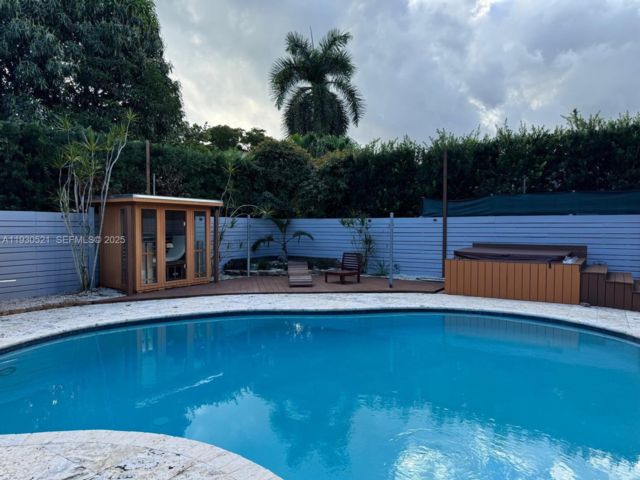  3 BR,  4.00 BTH &nbsp; style home in Biscayne Park