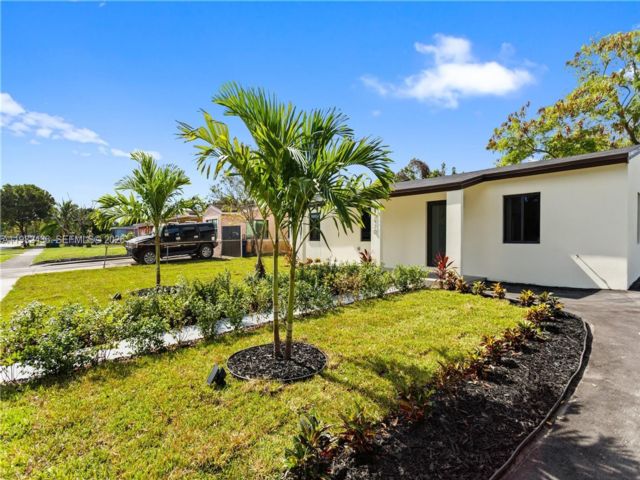  5 BR,  3.00 BTH &nbsp; style home in Miami