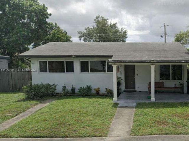 4 BR,  2.00 BTH &nbsp; style home in Miami
