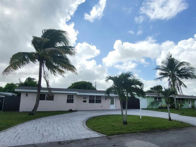  5 BR,  3.00 BTH &nbsp; style home in Pembroke Pines